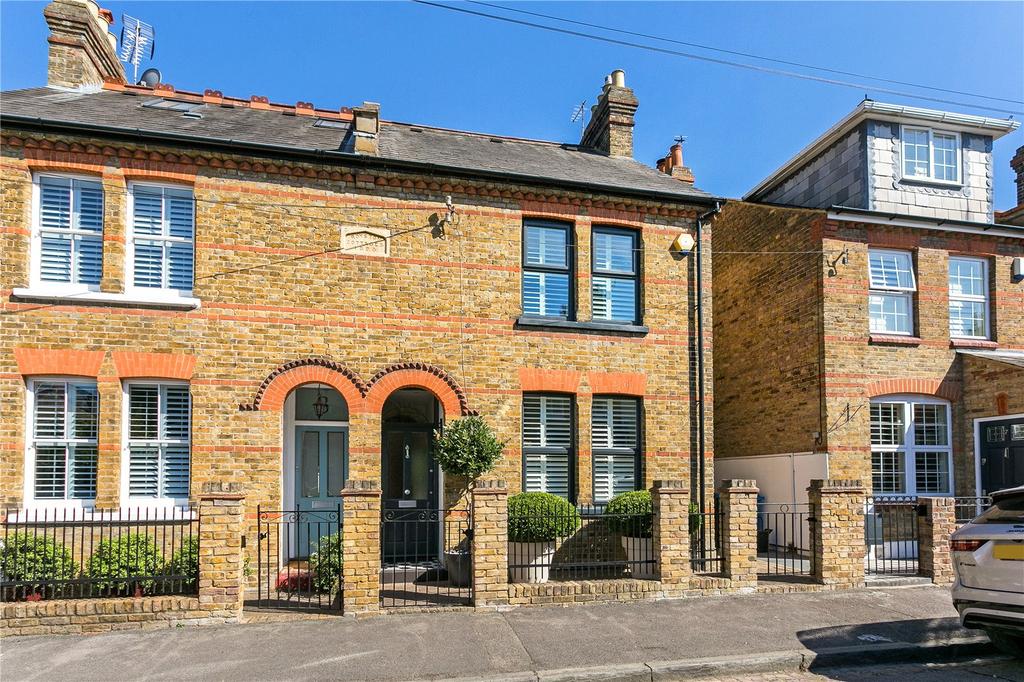 Bourne Avenue, Windsor, Berkshire, SL4 3 bed semidetached house £775,000