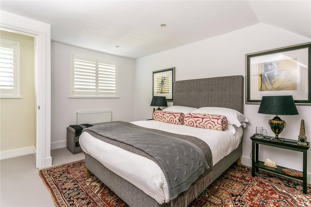 Bedroom Trwo