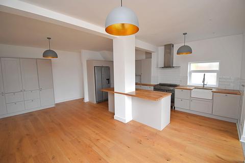 5 bedroom end of terrace house for sale, Forest Drive, Woodford Green, Essex. IG8 9NG