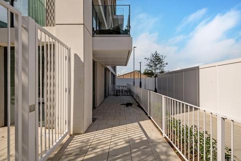 1 bedroom apartment for sale, Fairwater House, Royal Wharf, E16