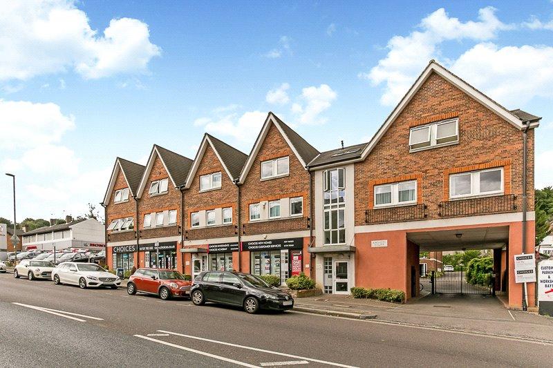 Brighton Road, Redhill, Surrey, RH1 2 bed apartment £1,300 pcm (£300 pw)