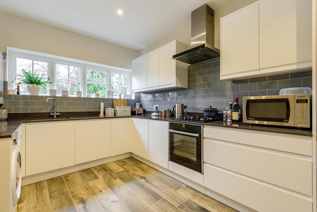 Blackdown Avenue, Pyrford, GU22 3 bed apartment £600,000