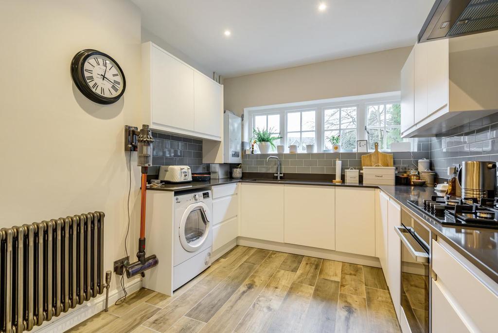 Blackdown Avenue, Pyrford, GU22 3 bed apartment £600,000