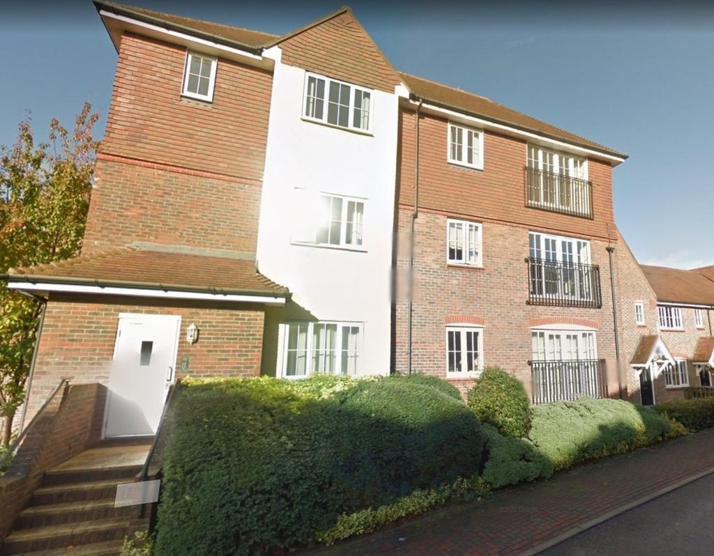 Highbank, Haywards Heath 2 bed apartment £1,100 pcm (£254 pw)