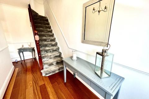 16 Edison Grove, London, SE18 2DN