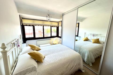 16 Edison Grove, London, SE18 2DN