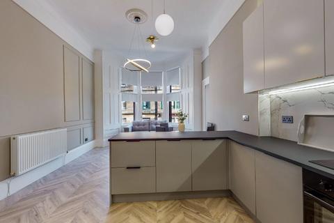 3 bedroom flat to rent, Vinicombe Street, Hillhead, Glasgow, G12