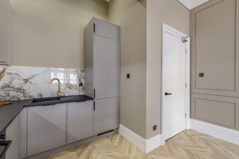 3 bedroom flat to rent, Vinicombe Street, Hillhead, Glasgow, G12