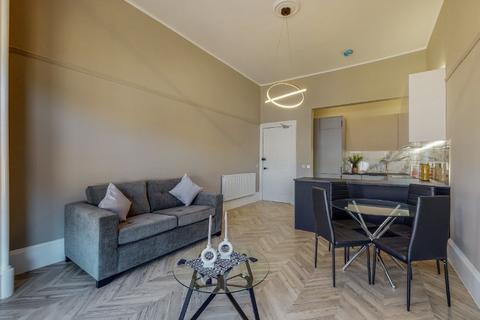 3 bedroom flat to rent - Vinicombe Street, Hillhead, Glasgow, G12