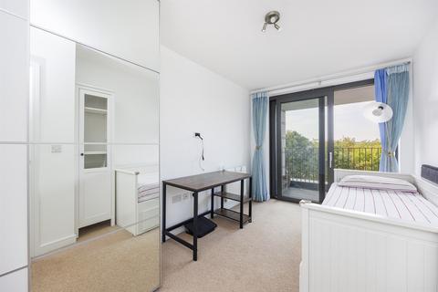 3 bedroom duplex to rent, Kingfisher Heights, E16