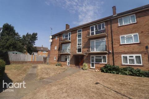 2 bedroom flat to rent, Friars Close, LUTON
