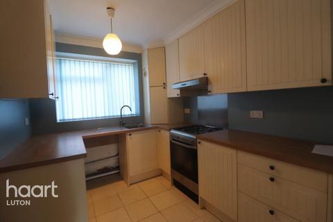2 bedroom flat to rent, Friars Close, LUTON