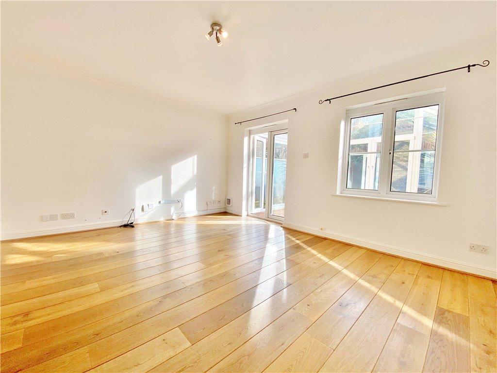 Shelburne Drive, Whitton, Hounslow, TW4 3 bed semidetached house for