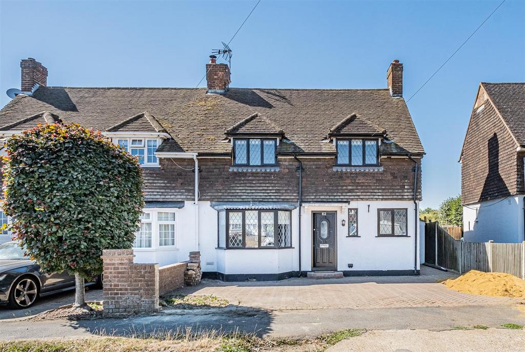 Priory Close, Denham 4 bed semidetached house £2,750 pcm (£635 pw)