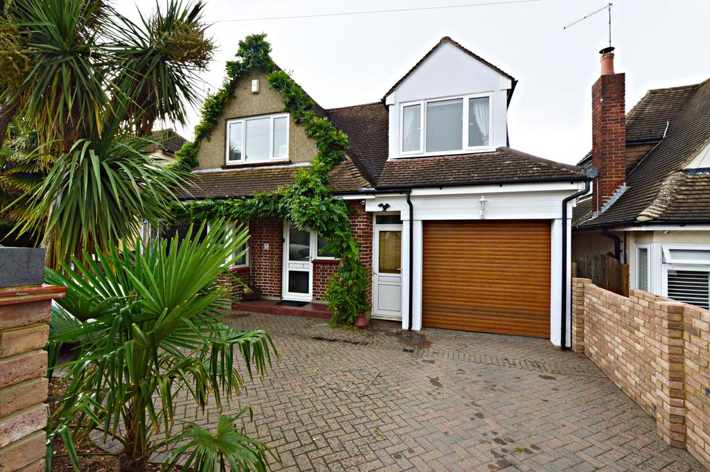 Treelawn Drive, LeighOnSea, SS9 4 bed detached house £550,000