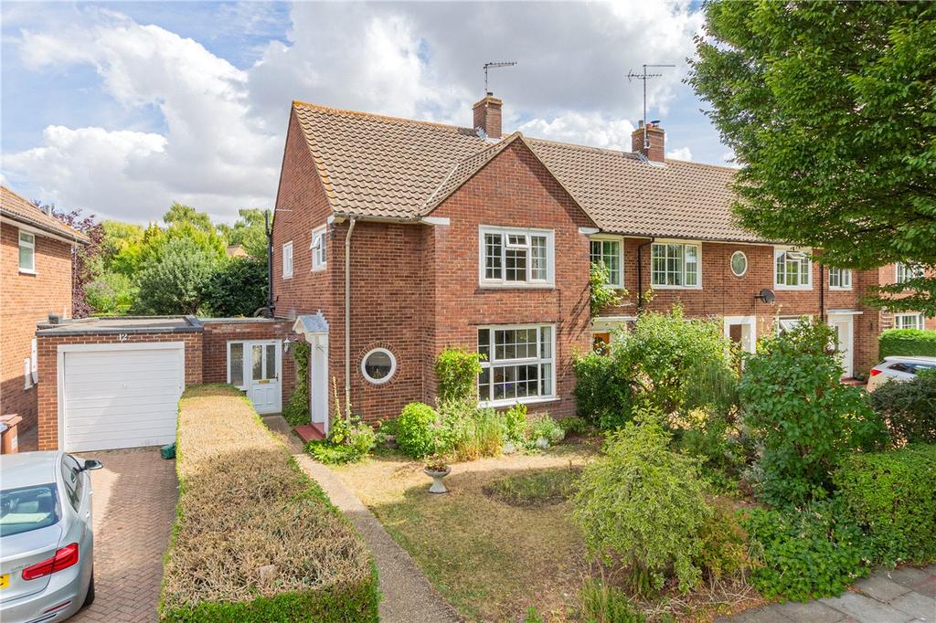 Turmore Dale, Welwyn Garden City, Hertfordshire 3 bed end of terrace