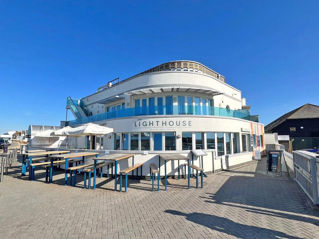 Marine House, Hurst Road, MilfordOnSea, Hampshire, SO41 2 bed