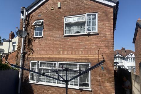 4 bedroom semi-detached house to rent - Chetwynd Road, Wolverhampton WV2