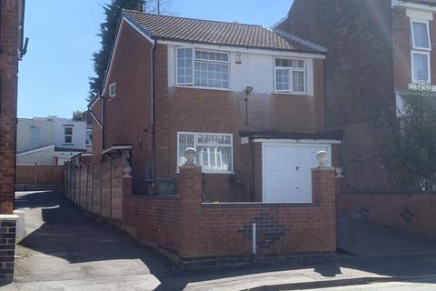 4 bedroom detached house to rent, Chetwynd Road, Wolverhampton WV2