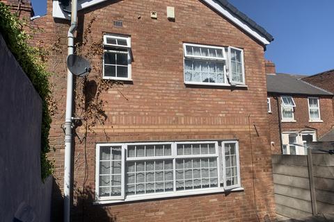4 bedroom detached house to rent, Chetwynd Road, Wolverhampton WV2