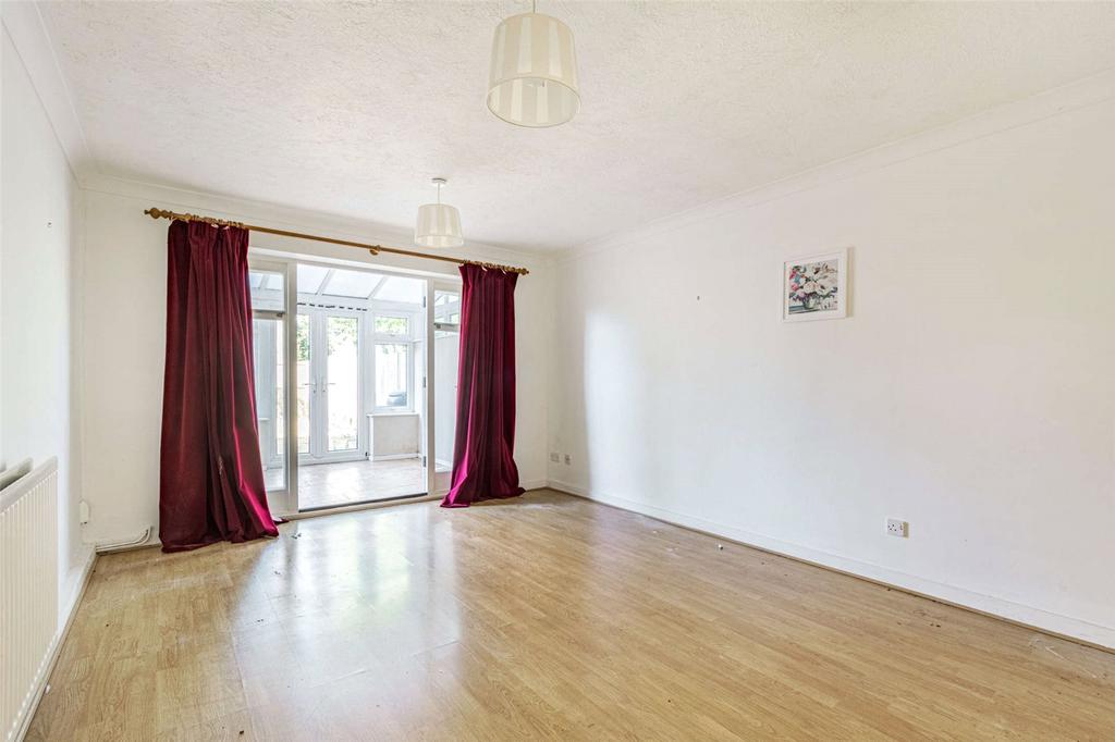 Vicarage Court, Priory Close, Beckenham, BR3 2 bed terraced house £