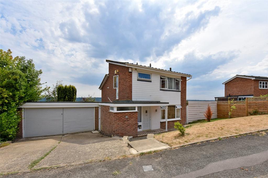 Barnards Hill, Marlow, Buckinghamshire, SL7 3 bed detached house £