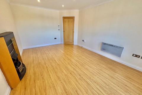 2 bedroom flat to rent, Derby Court, Bury, BL9