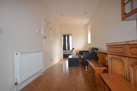 3 bedroom flat to rent - Ley Street, IG1 4AE