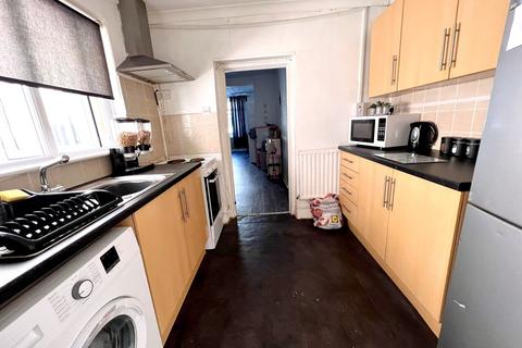 3 bedroom end of terrace house for sale - Osterley Street, Neath, Neath Port Talbot. SA11 2NY