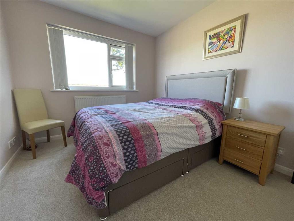 Bedroom (rear)