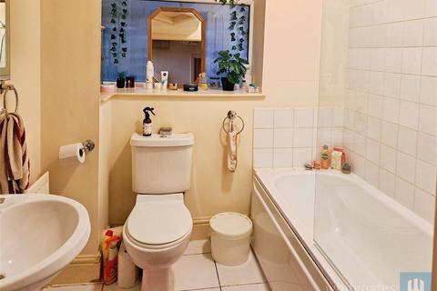 1 bedroom apartment for sale, Wellington Road, Dewsbury, WF13