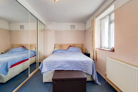 102a Rectory Place, London, SE18 5BY