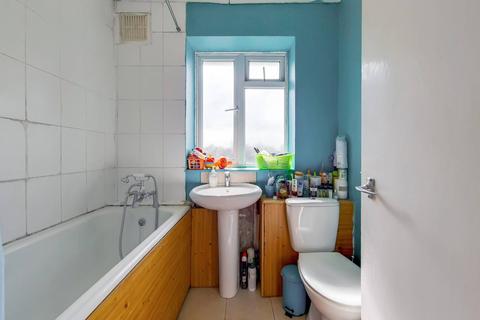 102a Rectory Place, London, SE18 5BY
