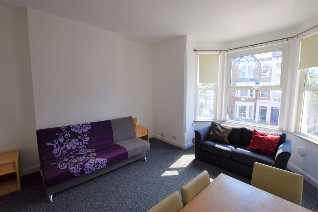 Burton Road 2 bed flat £1,798 pcm (£415 pw)
