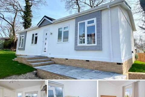 2 bedroom mobile home for sale, Manor Arthingworth 40x20  at Charles Simpson Organisation, Woodside Park, The Grove, Woodside LU1