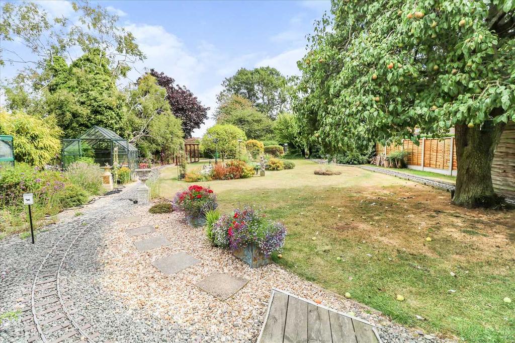Brant Road, Waddington, Lincoln 3 bed detached bungalow £400,000