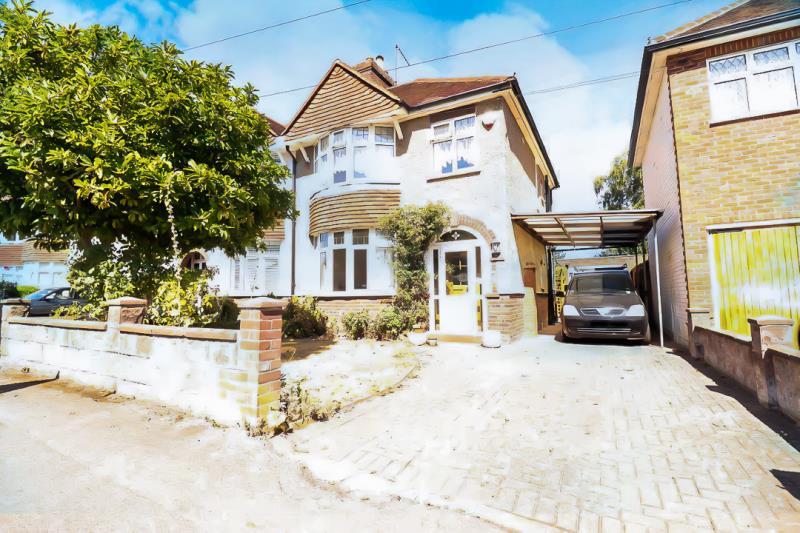 The Grove, Addlestone, KT15 1RB 3 bed semidetached house £1,900 pcm