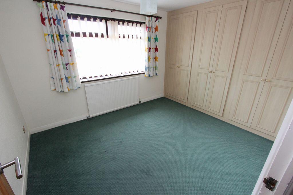Bedroom green parpet