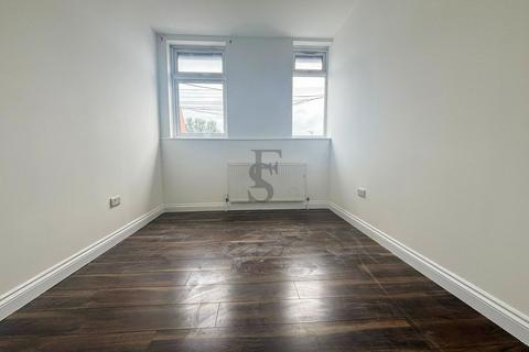 3 bedroom flat to rent, Uppingham Road, Leicester, LE5 0QG