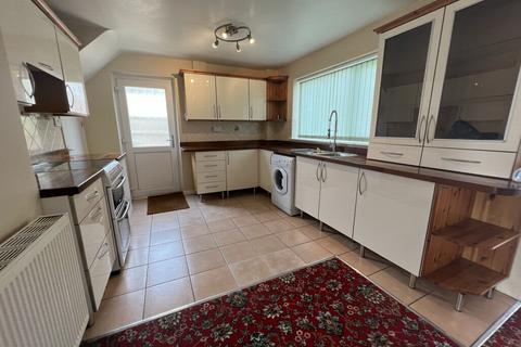 3 bedroom semi-detached house to rent, Pitton Close, Wigston, LE18