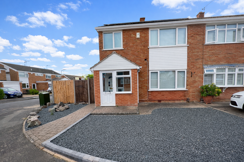 3 bedroom semi-detached house to rent, Pitton Close, Wigston, LE18