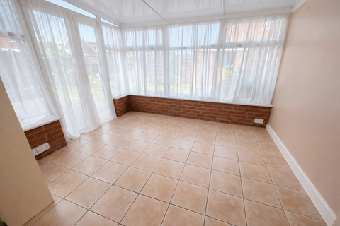 3 bedroom semi-detached house to rent, Pitton Close, Wigston, LE18
