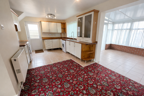 3 bedroom semi-detached house to rent, Pitton Close, Wigston, LE18