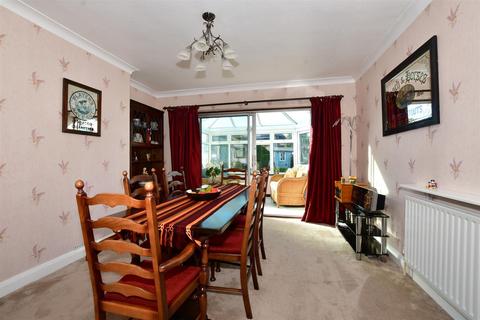 105 Oaks Avenue, Worcester Park, KT4 8XG