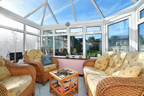 105 Oaks Avenue, Worcester Park, KT4 8XG
