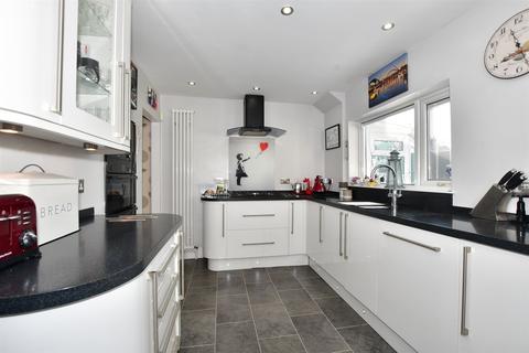 105 Oaks Avenue, Worcester Park, KT4 8XG