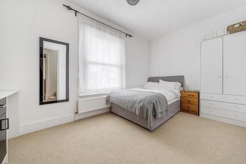 83 Grasmere Road, Lightwater, GU18 5TL