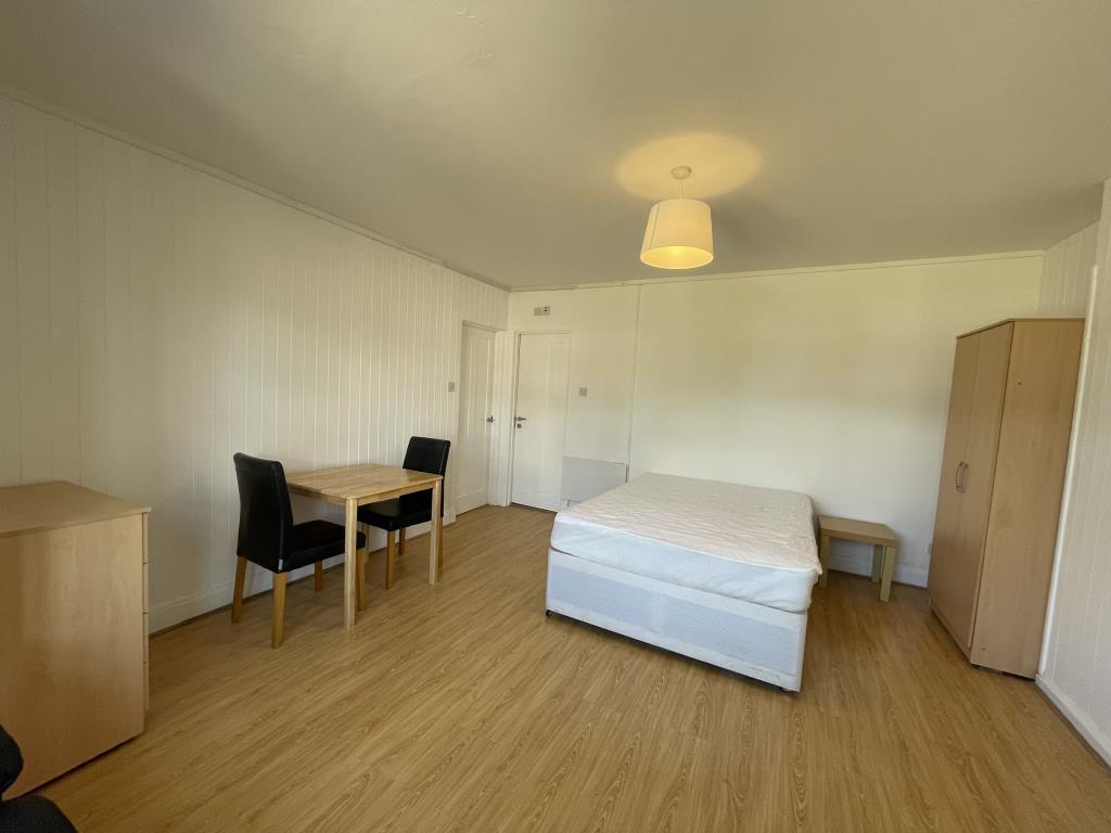Bedroom/Living Area