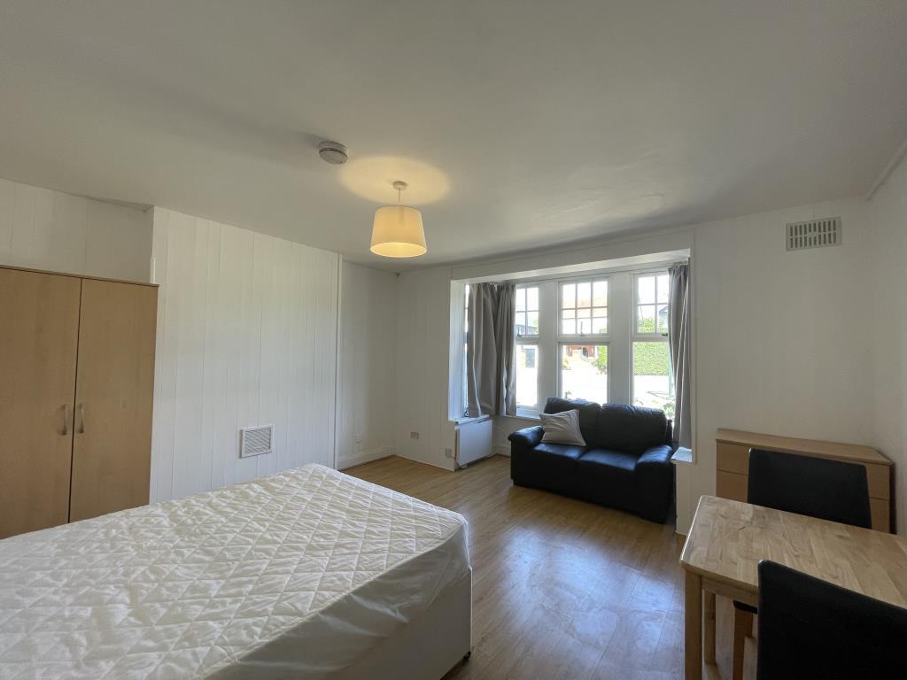 Bedroom/Living Area