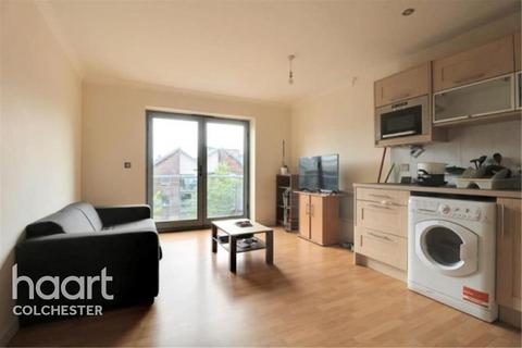 1 bedroom in a flat share to rent, The Hythe